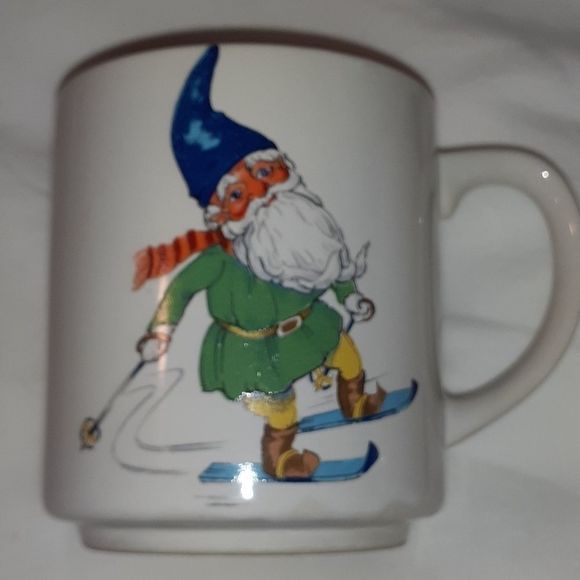 Vintage Set of 4 Sporting Elves Gnomes Mugs‎ Cups - Picture 2 of 6